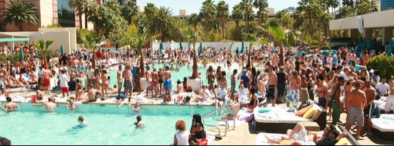 LAS VEGAS POOL PARTY  WET REPUBLIC ULTRA POOL AT THE MGM GRAND 
